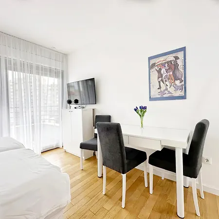 Apartment S'akvarel 6 - New & Modern Studio